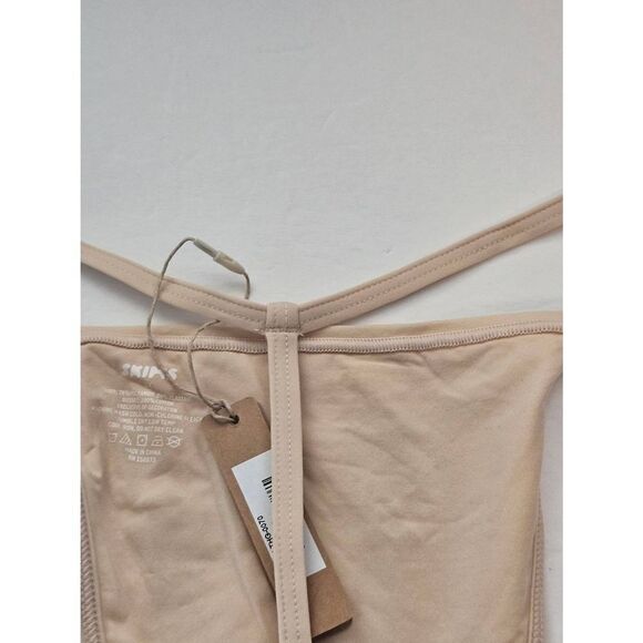 Skims string thong panty Nwt - Picture 7 of 8